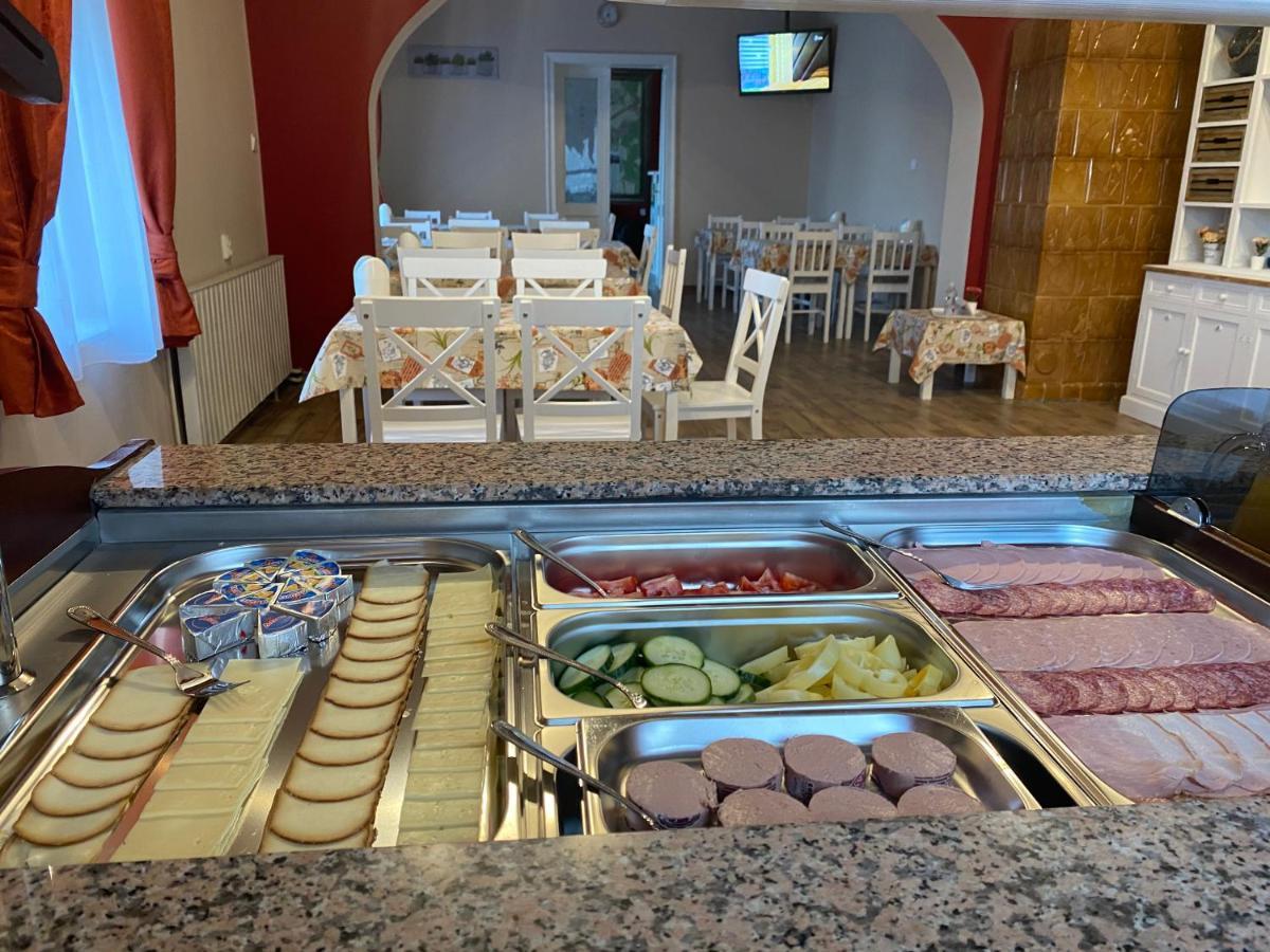 Mogyoród Kamaras Klastrom House المظهر الخارجي الصورة